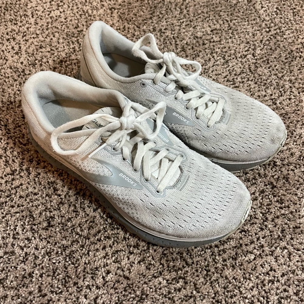 White size 6 brooks